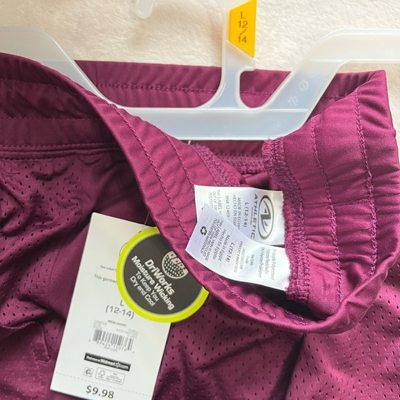 Athletic Works Women’s Mesh Shorts. Dri Works Moisture Wicking Dual Hand Pockets - Picture 4 of 4